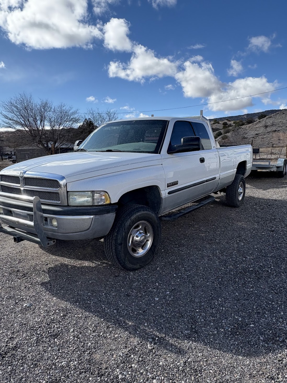 White 2002 Dodge Ram 2500, front three-quarter view